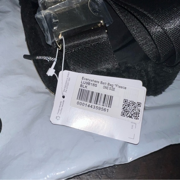 Lululemon Fleece Everywhere Belt Bag Black - Picture 5 of 11